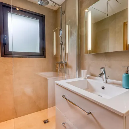 Modern 5 Minutes From Place Des Lices